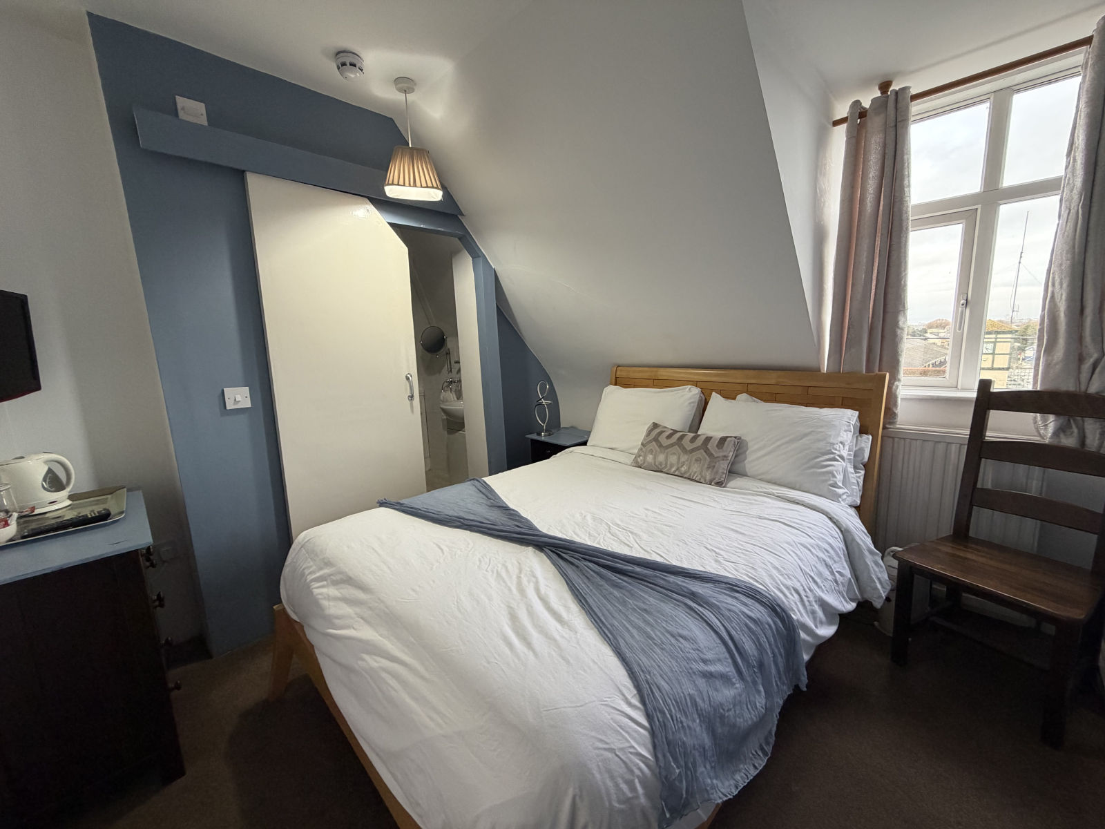 Small Double En-suite Room
